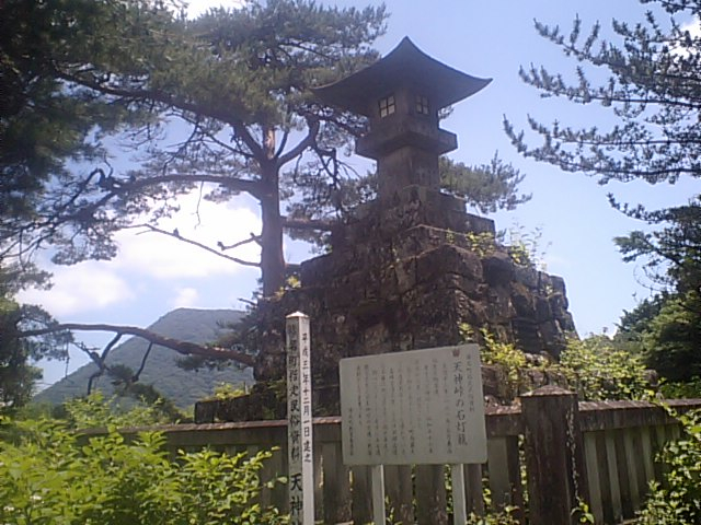 天神峠の石灯籠